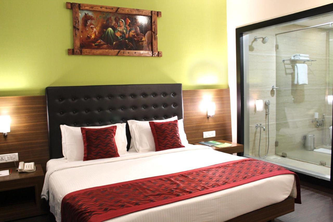 เดอะ ไบค์ สุรัช พลาซา Hotel ธาเน ภายนอก รูปภาพ