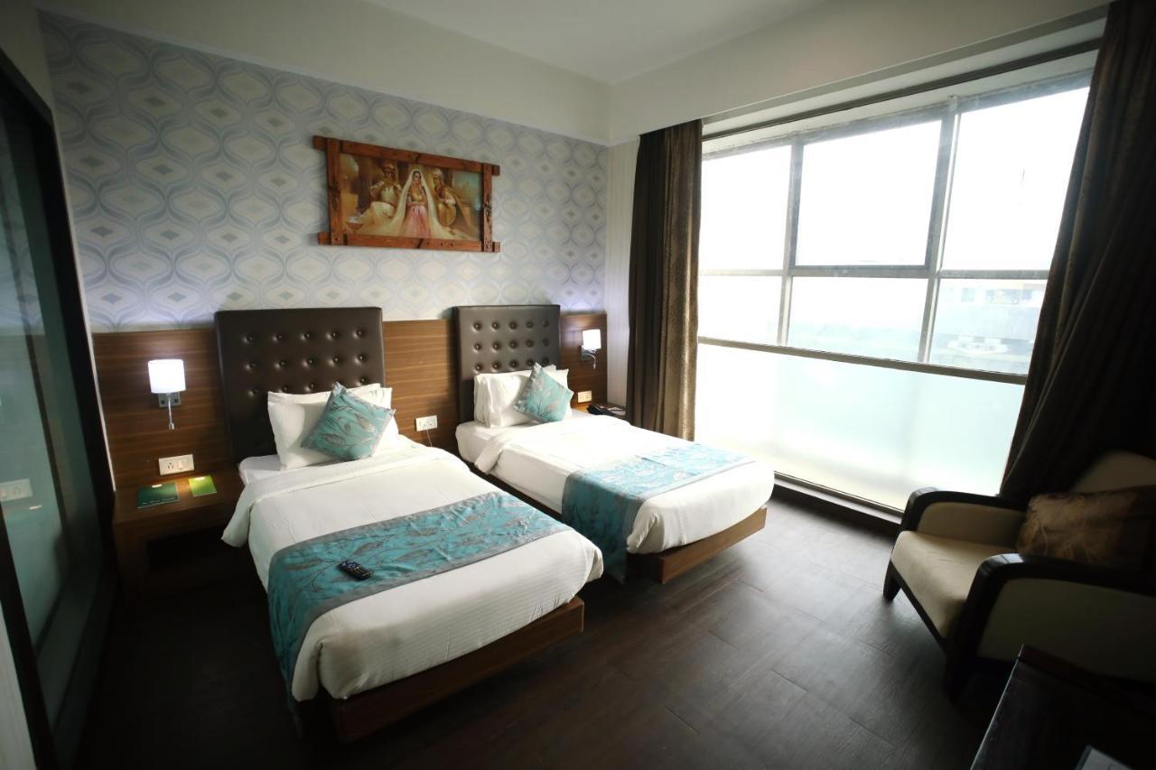 เดอะ ไบค์ สุรัช พลาซา Hotel ธาเน ภายนอก รูปภาพ