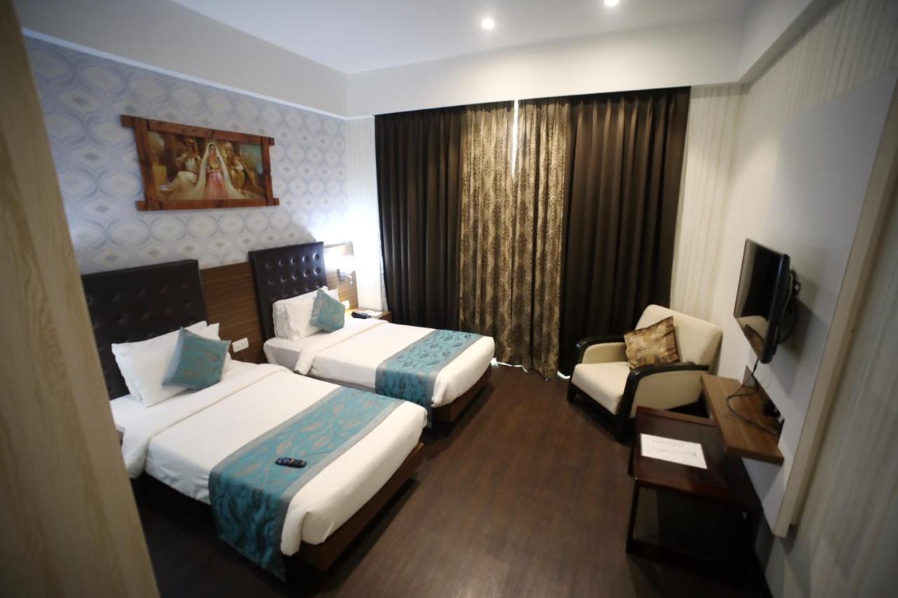 เดอะ ไบค์ สุรัช พลาซา Hotel ธาเน ภายนอก รูปภาพ