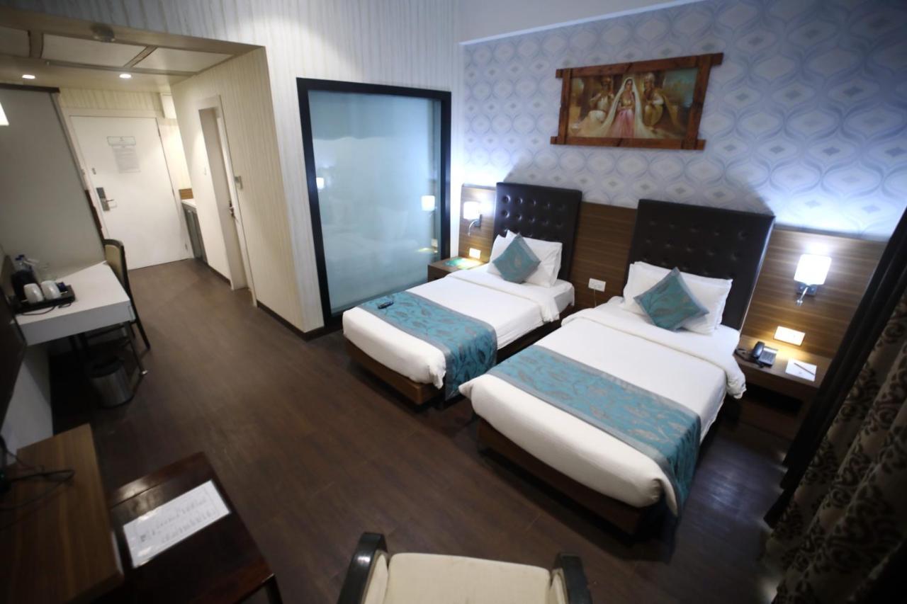 เดอะ ไบค์ สุรัช พลาซา Hotel ธาเน ภายนอก รูปภาพ