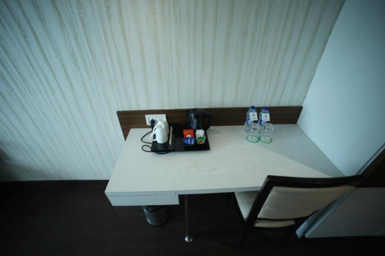 เดอะ ไบค์ สุรัช พลาซา Hotel ธาเน ภายนอก รูปภาพ