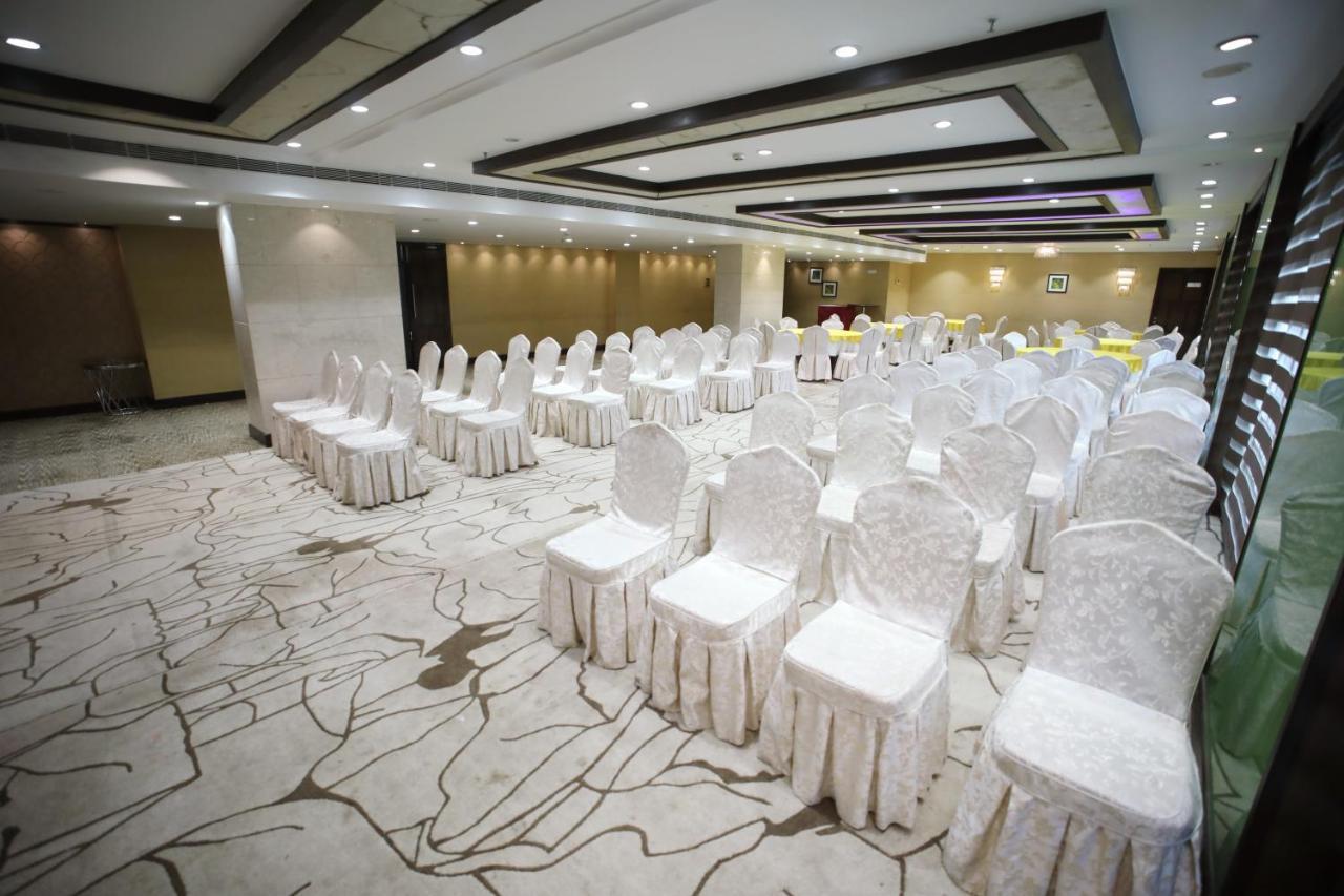 เดอะ ไบค์ สุรัช พลาซา Hotel ธาเน ภายนอก รูปภาพ