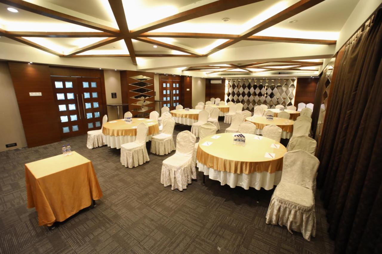 เดอะ ไบค์ สุรัช พลาซา Hotel ธาเน ภายนอก รูปภาพ