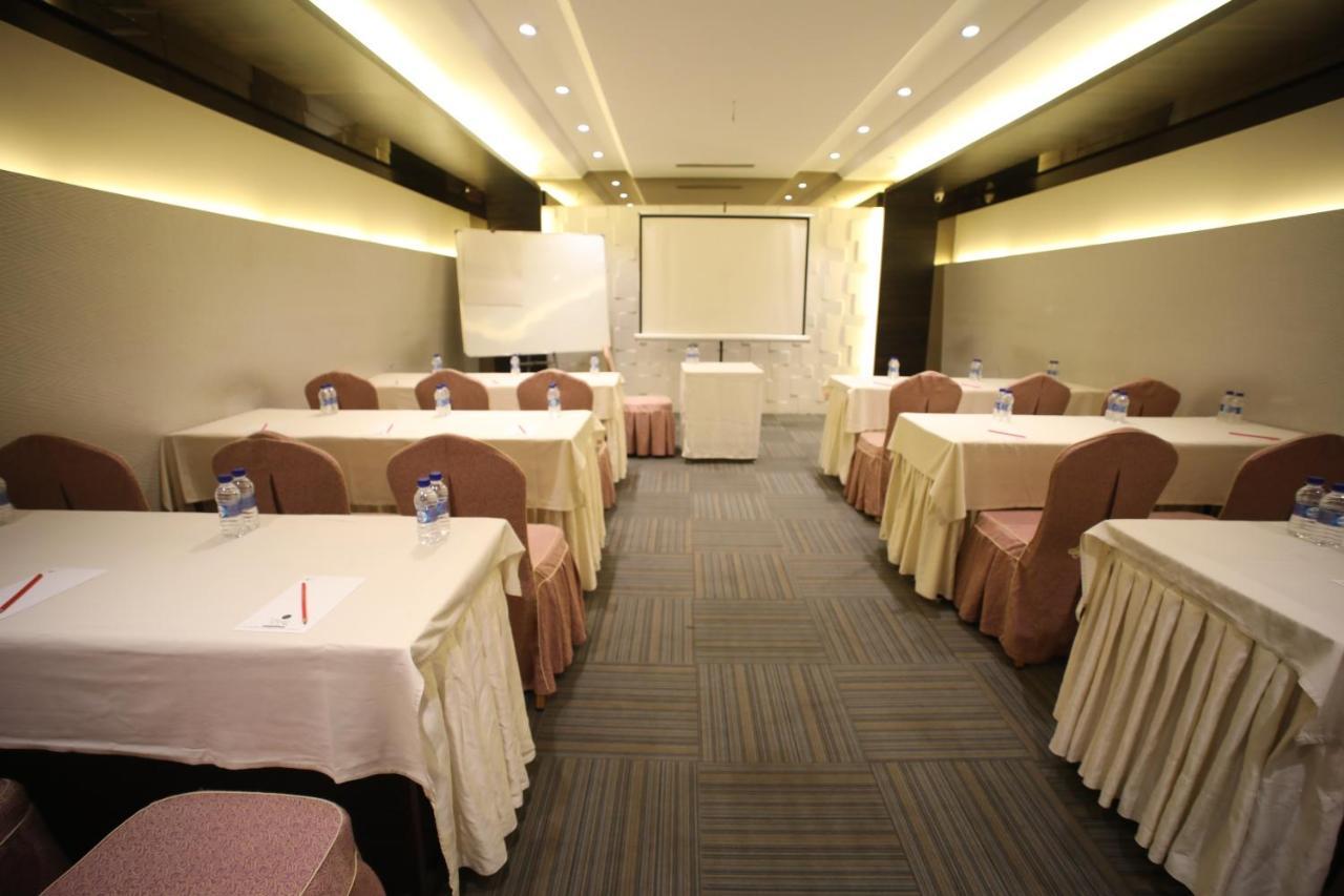 เดอะ ไบค์ สุรัช พลาซา Hotel ธาเน ภายนอก รูปภาพ