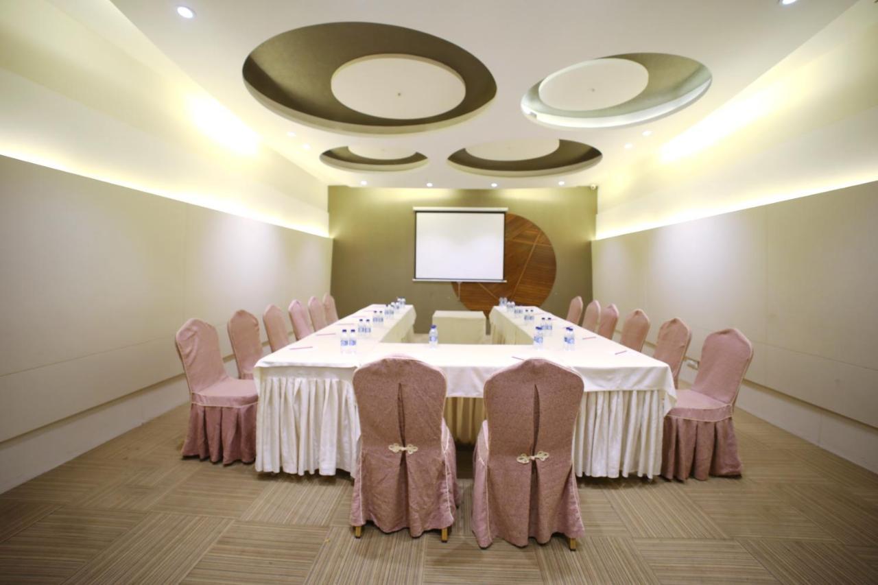 เดอะ ไบค์ สุรัช พลาซา Hotel ธาเน ภายนอก รูปภาพ