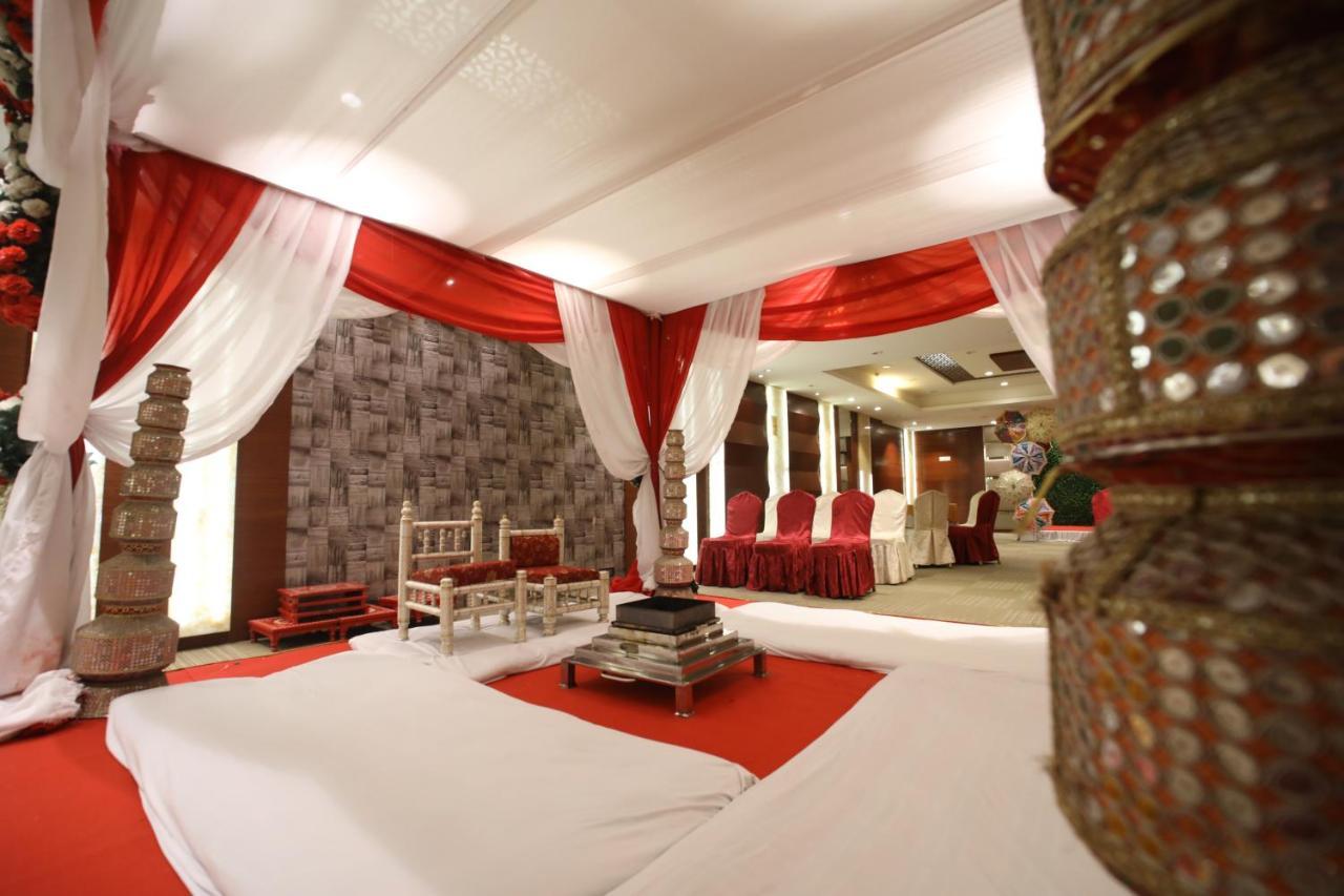 เดอะ ไบค์ สุรัช พลาซา Hotel ธาเน ภายนอก รูปภาพ