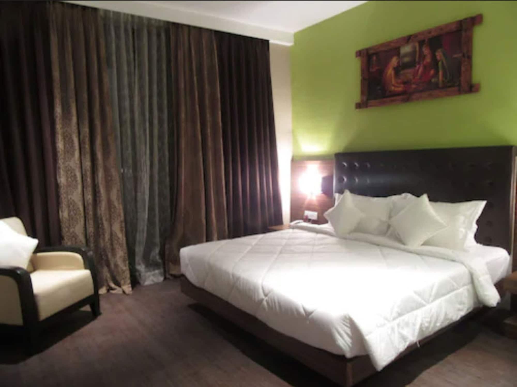 เดอะ ไบค์ สุรัช พลาซา Hotel ธาเน ภายนอก รูปภาพ