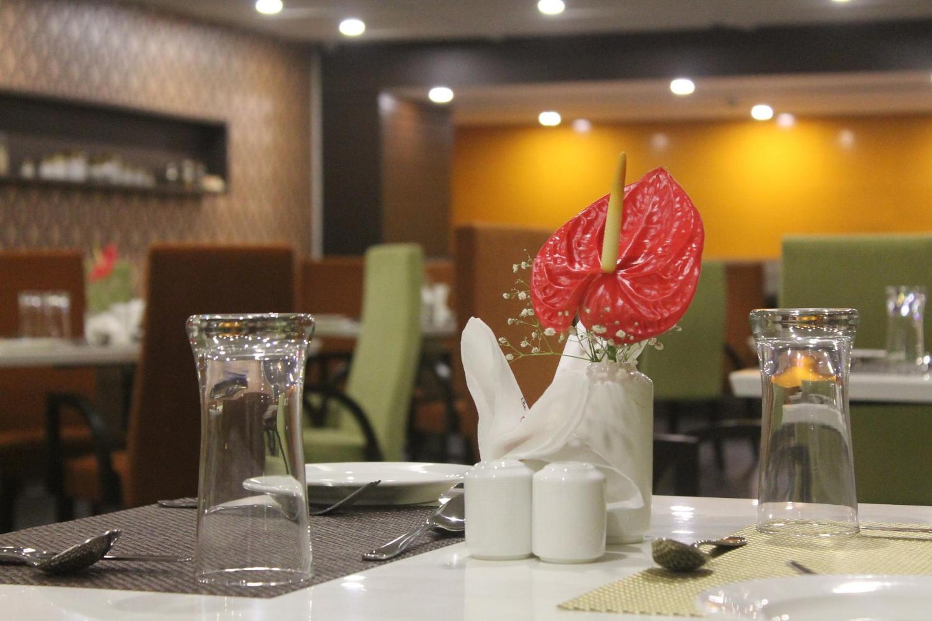 เดอะ ไบค์ สุรัช พลาซา Hotel ธาเน ภายนอก รูปภาพ