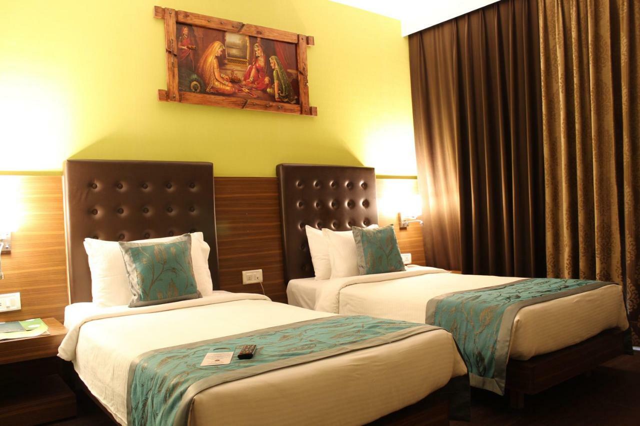 เดอะ ไบค์ สุรัช พลาซา Hotel ธาเน ภายนอก รูปภาพ